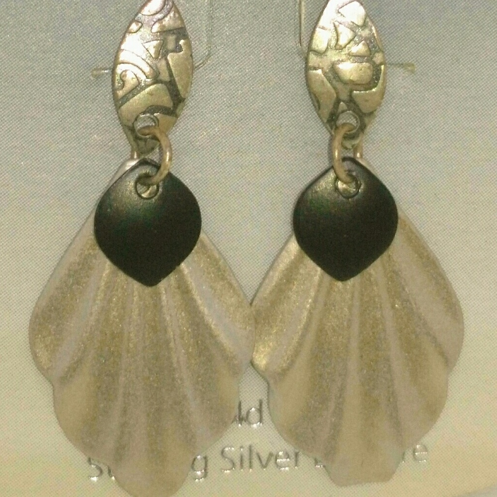 Earrings - Picture 2 of 3